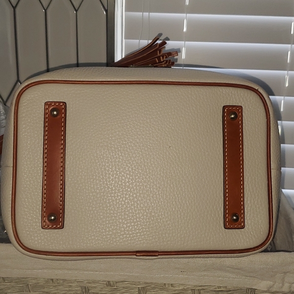 SALE!! Dooney & Bourke - Picture 13 of 16